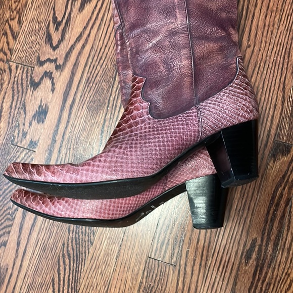 Vintage cowboy boots. Size 38.Made in Italy. Beautiful rose colour & skins. - Picture 10 of 14
